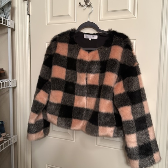 Elliatt Imogen Check Plaid Faux Fur Jacket. Size Small - Picture 4 of 9